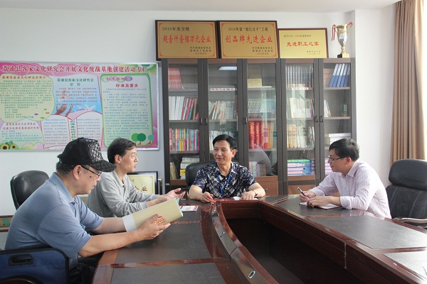 课题组成员与俏天下公司探讨企业融资问题